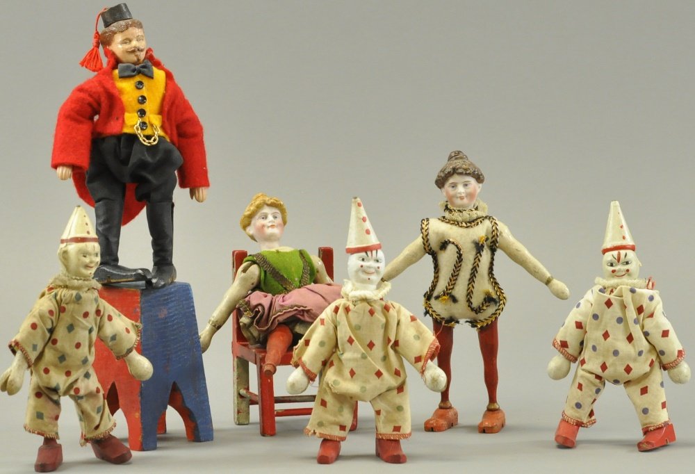 GROUPING OF SCHOENHUT FIGURES (1 of 2)