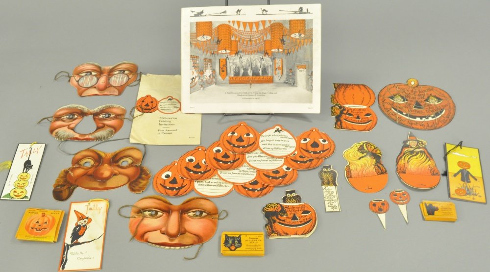 DENNISON'S BOGIE BOOK & HALLOWEEN NOVELTIES (1 of 3)