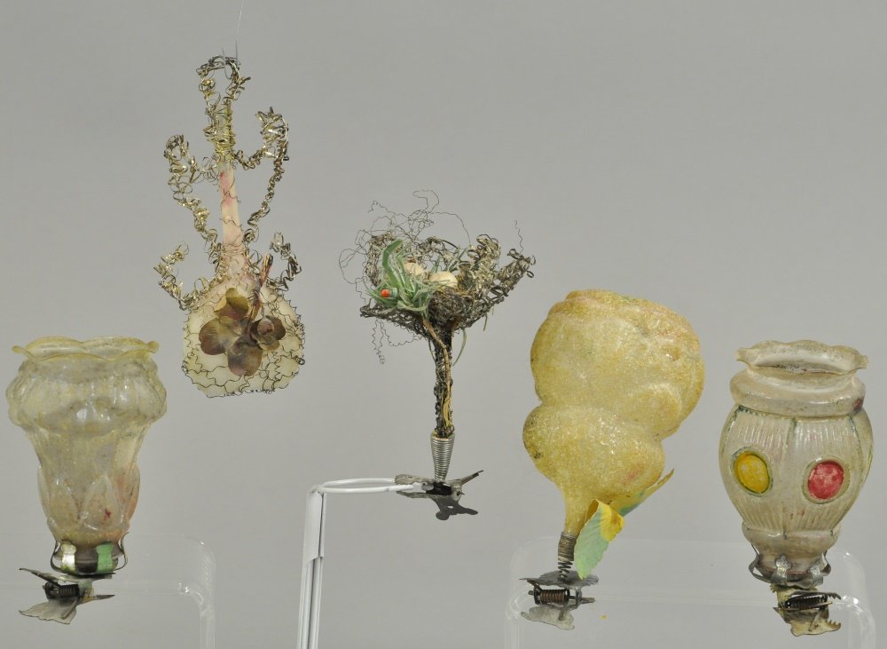 ASSORTED CHRISTMAS TREE ORNAMENTS (1 of 1)