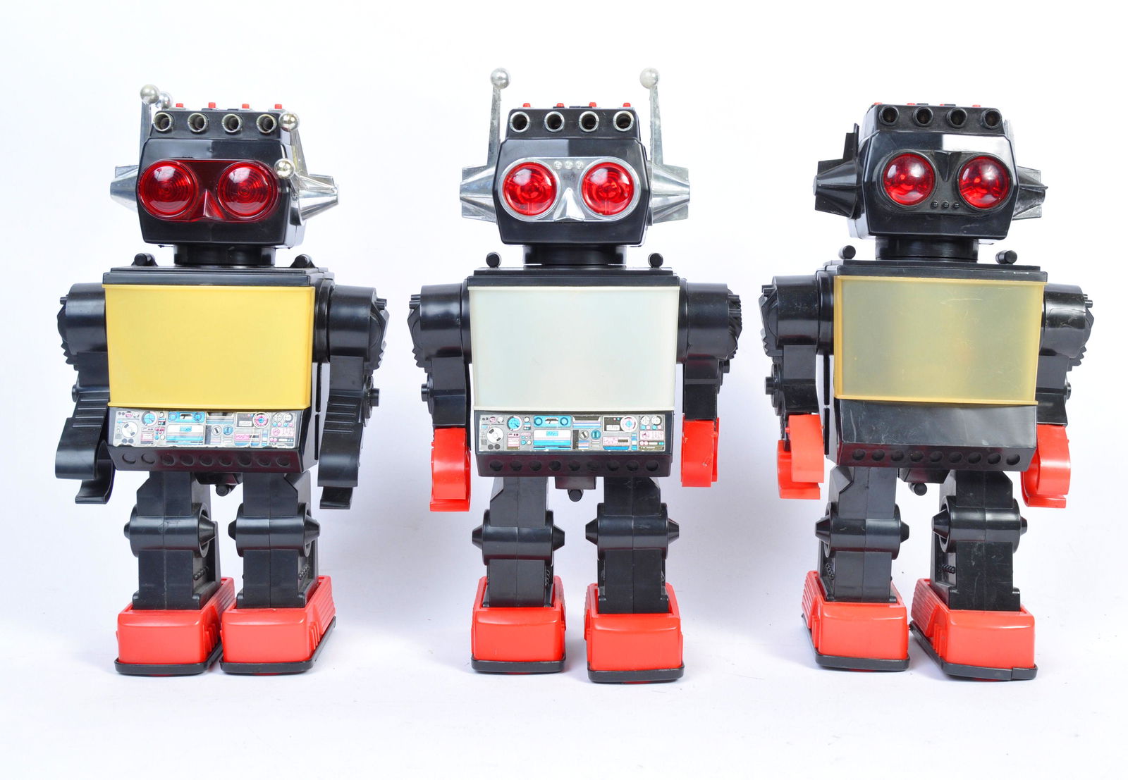 A collection of 3x vintage 1980's Kamco Hong Kong made: A collection of 3x vintage 1980's Kamco Hong Kong made Saturn 13" Giant Walking Robot. The robots each having large TV to their chests. Each without missiles and two without battery covers.