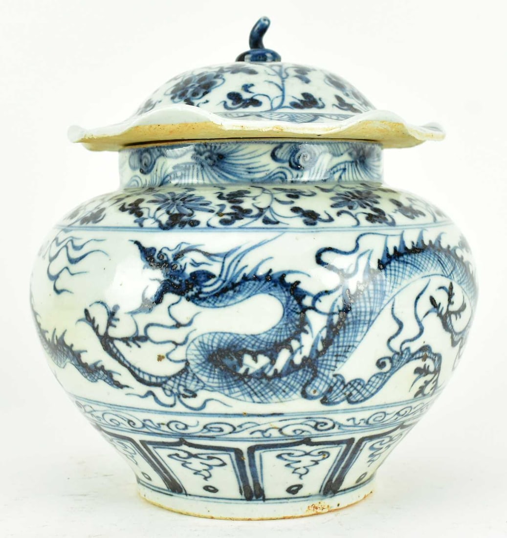BLUE AND WHITE "DOUBLE DRAGON" JAR WITH LID 元 青花云龙纹荷 (1 of 12)