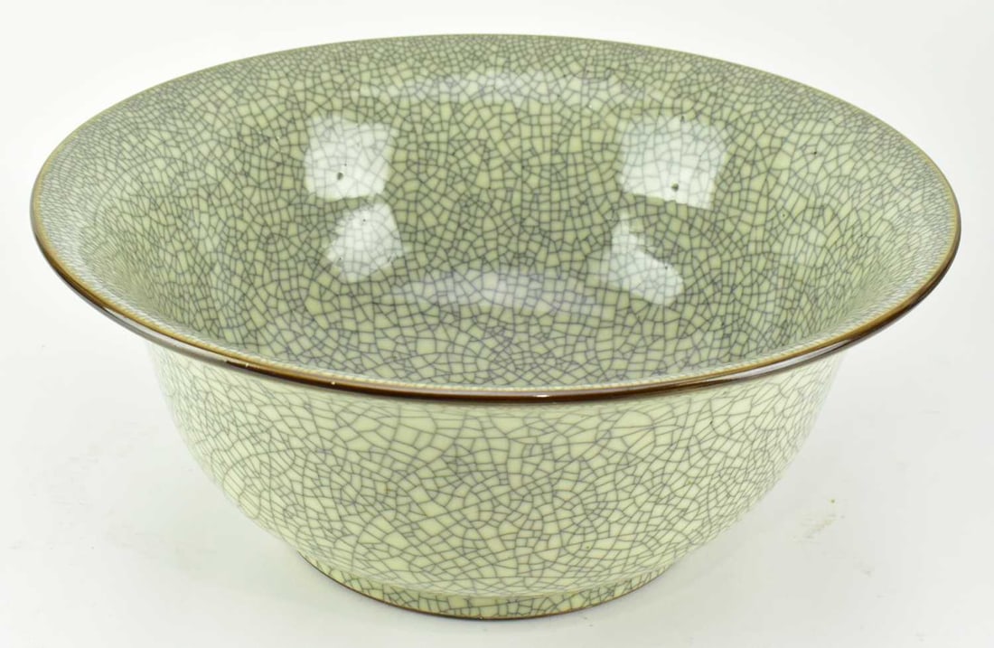 LARGE GEYAO CELADON CRACKLE GLAZED BOWL 哥窑“官”字款࣪ (1 of 7)