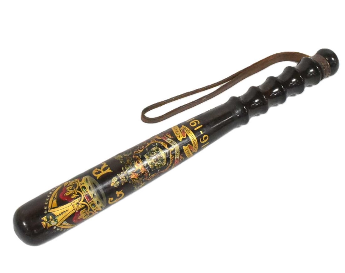 WWI FIRST WORLD WAR ERA POLICE TRUNCHEON: A WWI First World War Rochdale Special Constabulary Police baton / truncheon. Hand painted with GR cypher and Rochdale coat of arms. Measures approx 39cm.
