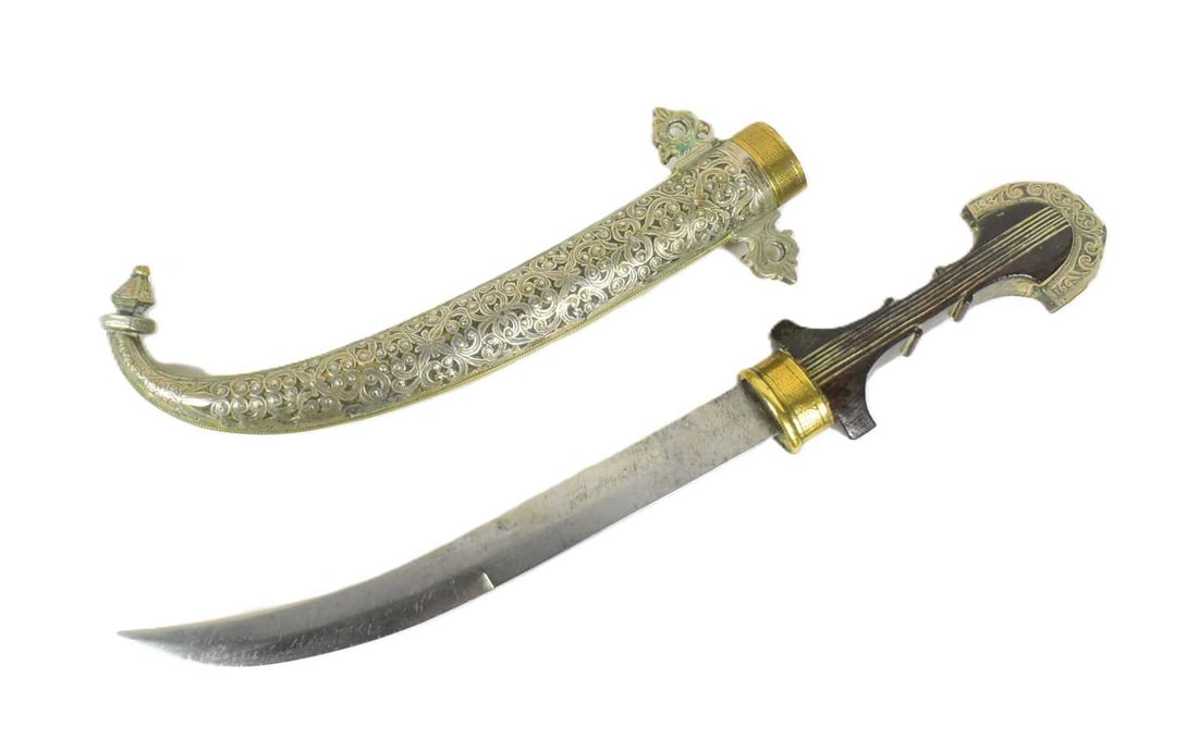 EARLY 20TH CENTURY MOROCCAN KOUMMYA DAGGER (1 of 3)