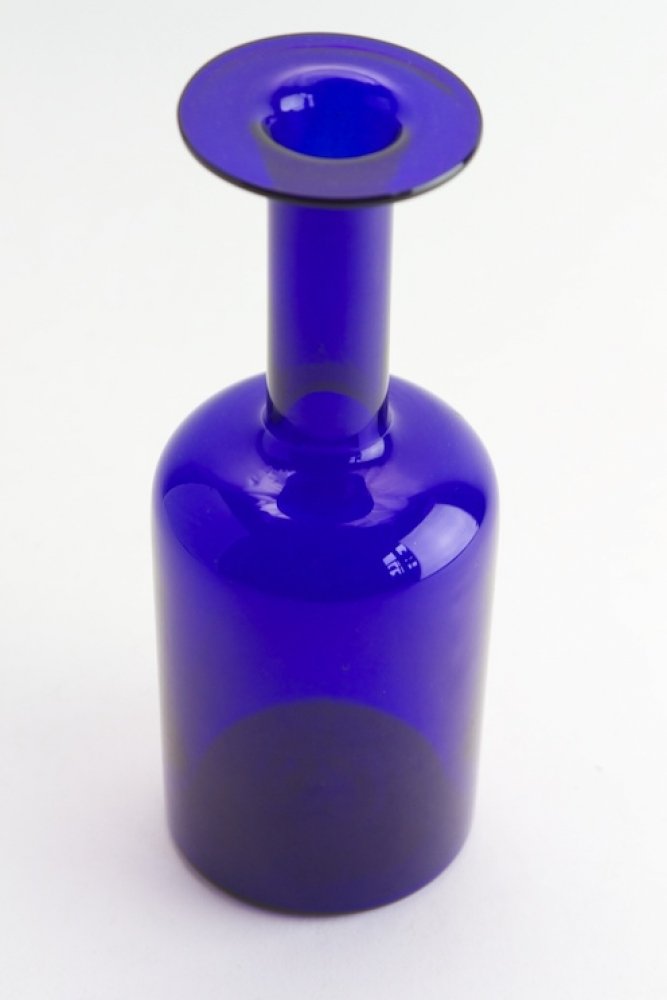 Michael Bang (1944-2002): Blue glass Gulvase. Design Holmegaard Denemarken, circa 1965. Height 25 cm.