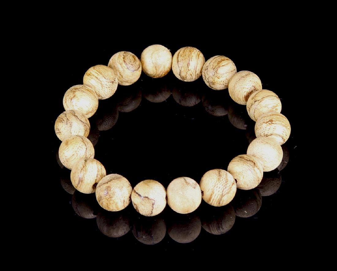 Chinese Chenxiang Beaded Necklace (1 of 1)