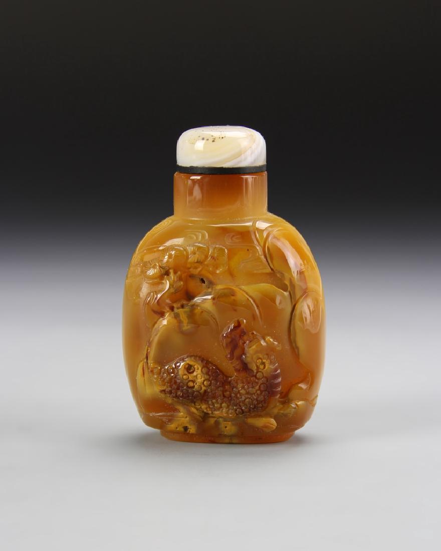 Chinese Carved Agate Snuff Bottle (1 of 3)