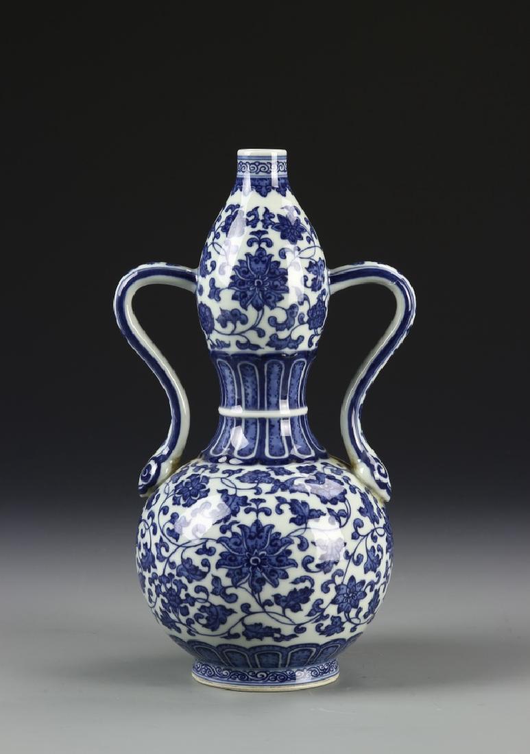 Chinese Blue and White Gourd Vase (1 of 8)