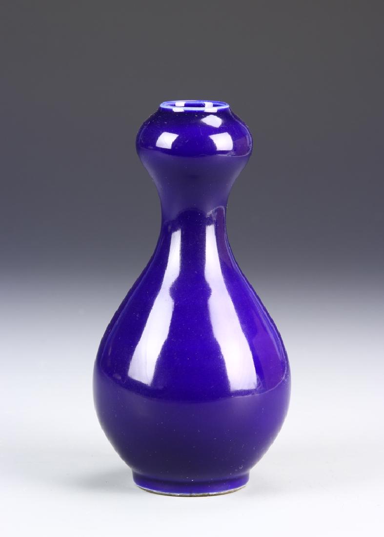Chinese Blue Garlic Head Vase (1 of 4)