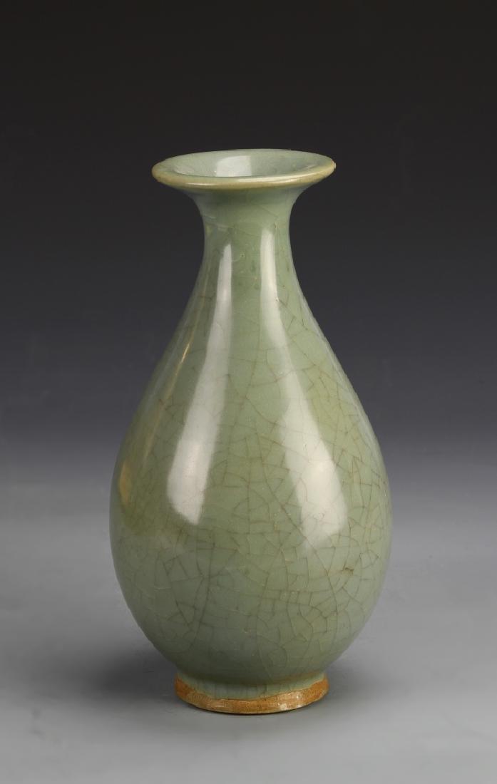 Chinese Lungquan Yuhuchunping Vase (1 of 3)