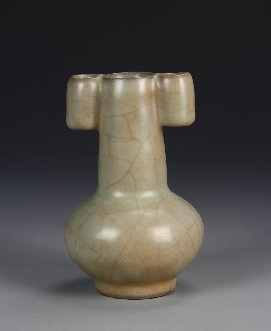 Chinese Ru Yao Vase (1 of 6)