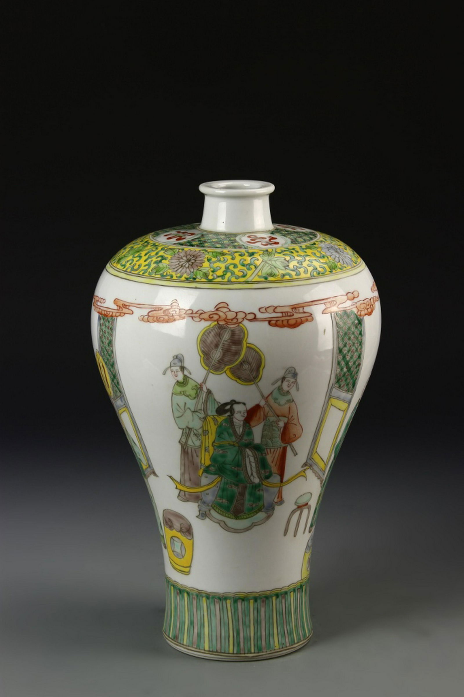 Chinese Wucai Meiping Vase (1 of 7)