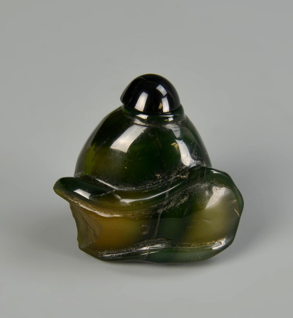 Chinese Agate Snuff Bottle (1 of 3)