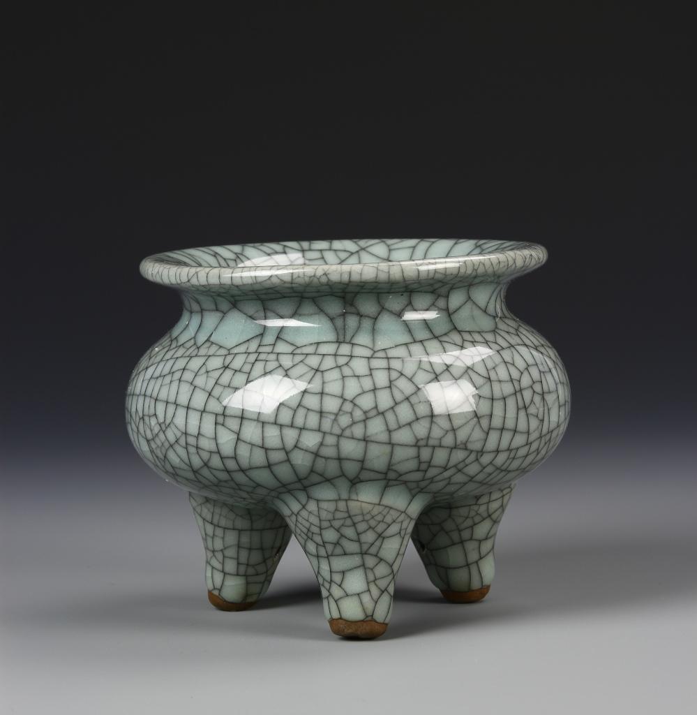 Chinese Ge Yao Tripod Censer (1 of 4)