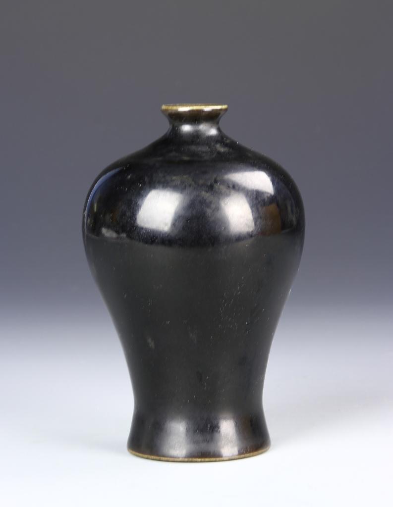 Chinese Black Glazed Meiping Vase (1 of 5)