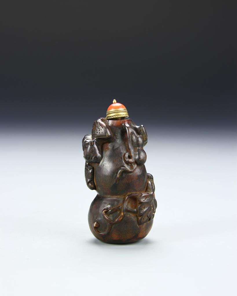 Chinese Horn Snuff Bottle (1 of 3)