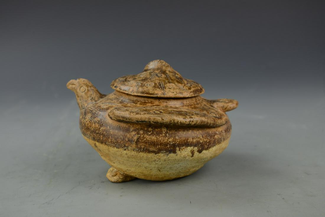 Chinese Antique Hutian Yao Jar with Cover: China, antique, Hutian yao jar with cover. Height 4 in., Width 6 in.