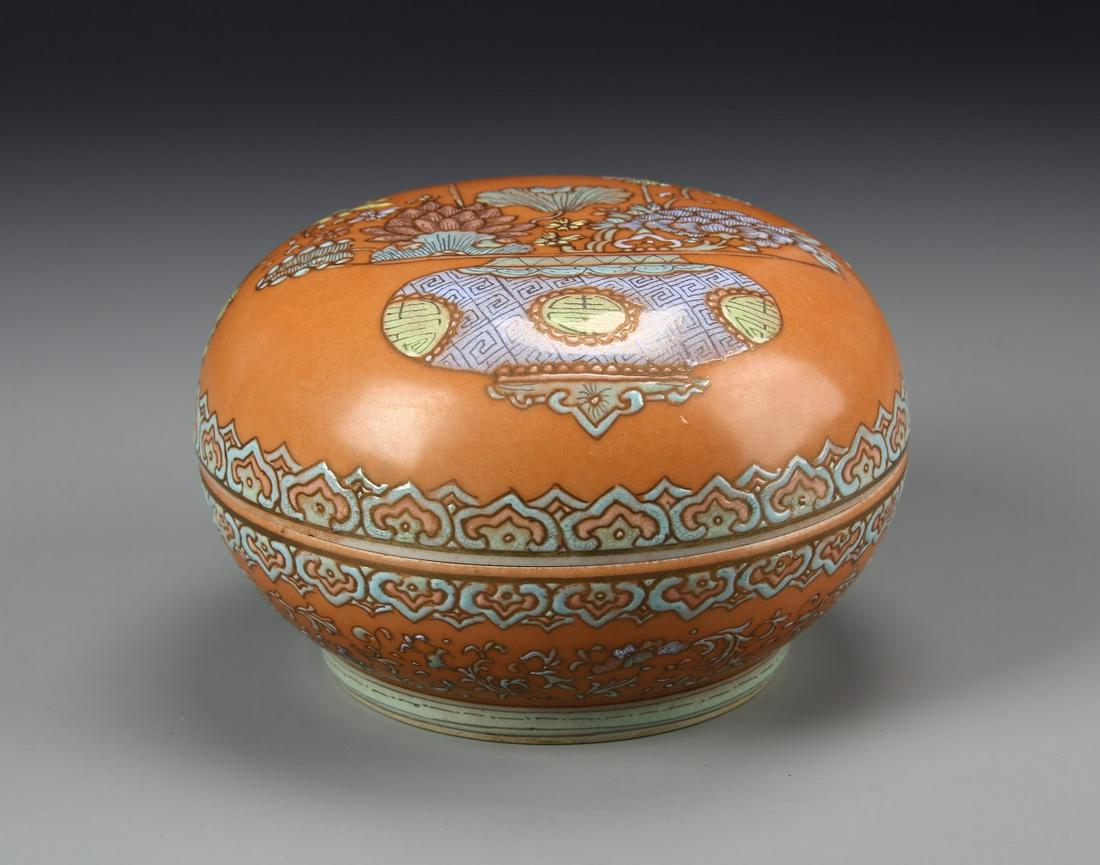 Chinese Famille Rose Round Box (1 of 4)