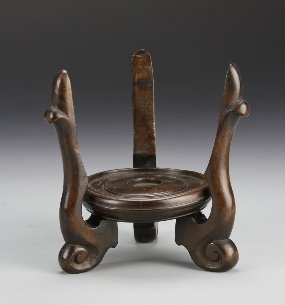 Chinese Hardwood Vase Stand: China, hardwood vase stand, in circular form, with tripod footed base, with extended legs, and natural wood grain. Height 3 1/4 in., Width 5 in.