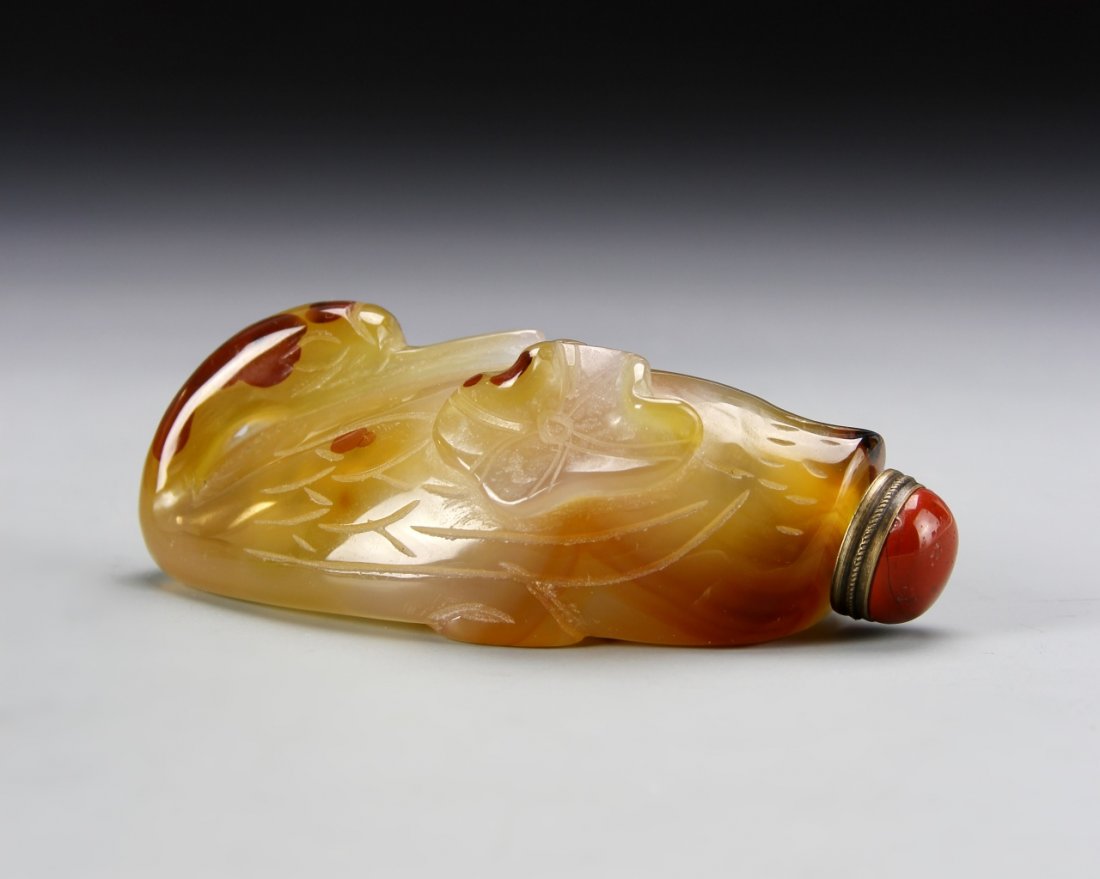 Chinese Agate Snuff Bottle (1 of 3)