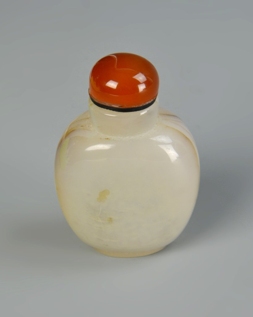 Chinese Agate Snuff Bottle (1 of 3)