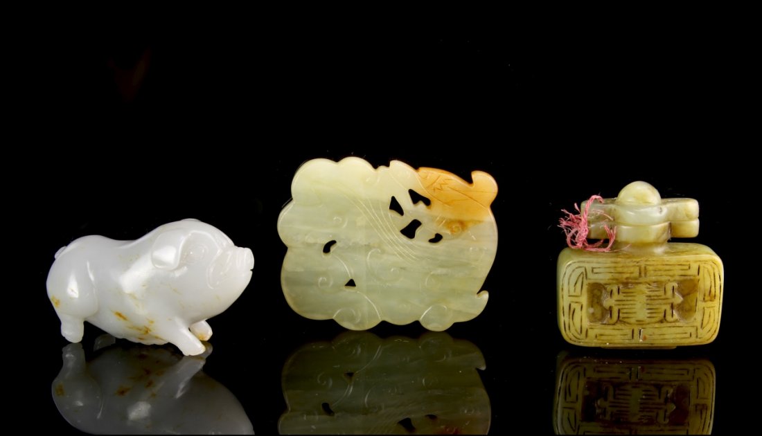 Chinese Jade Pi Pig and Snuff Bottle (1 of 2)