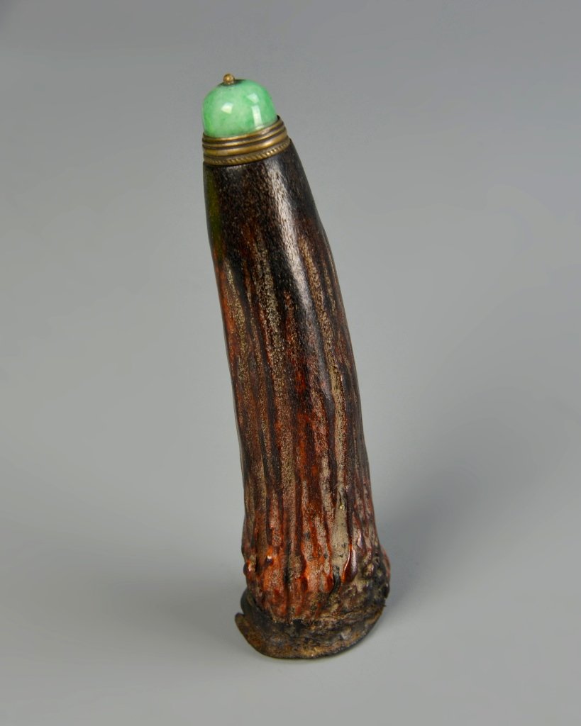 Chinese Horn Snuff Bottle (1 of 3)
