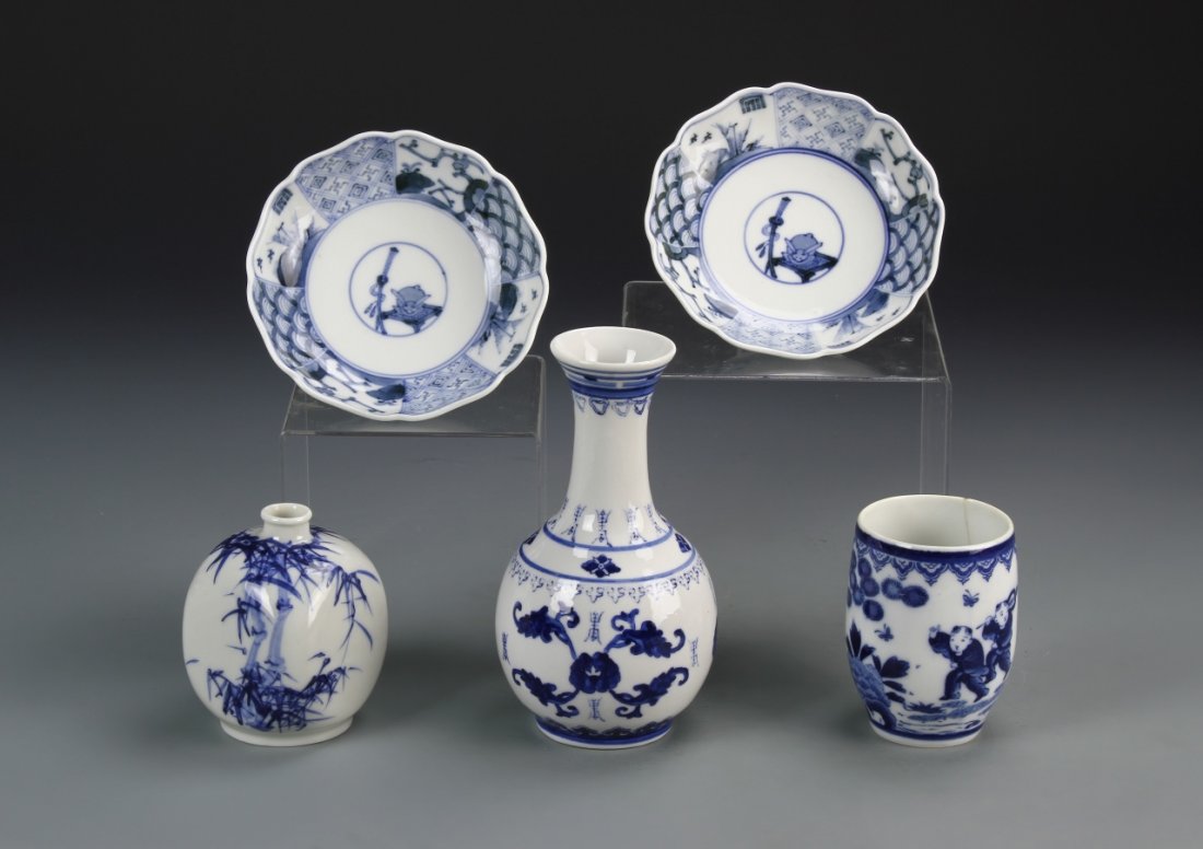 Chinese Group of Five Blue and White Items (1 of 4)