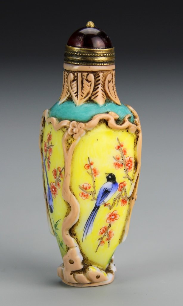 Chinese Peking Glass Snuff Bottle (1 of 1)