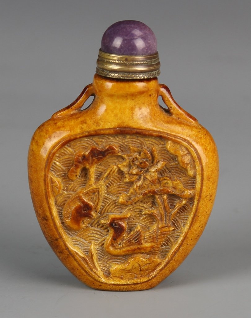 Chinese Carved Horn Snuff Bottle (1 of 2)