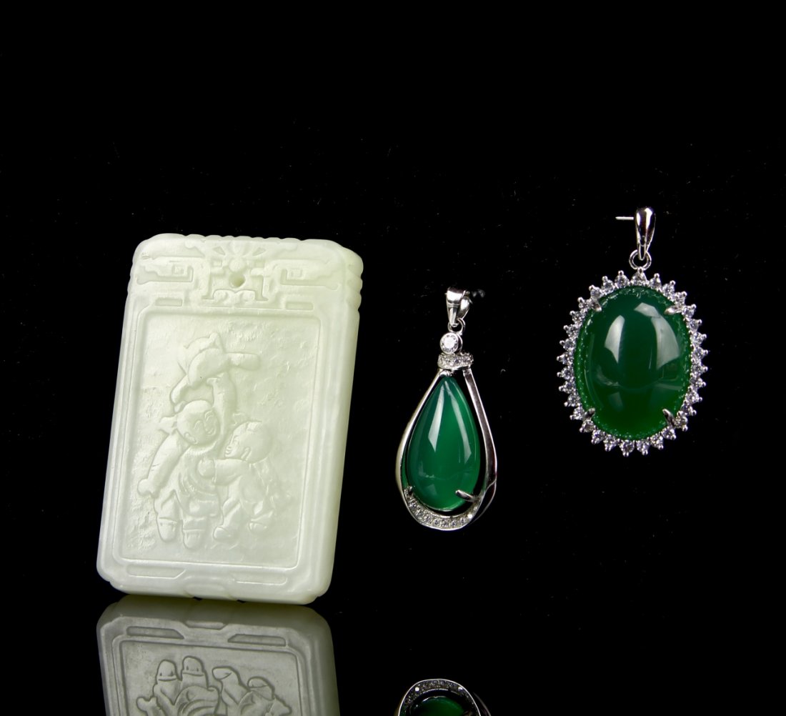 Chinese Jade Pendant and Pair of Earrings (1 of 3)