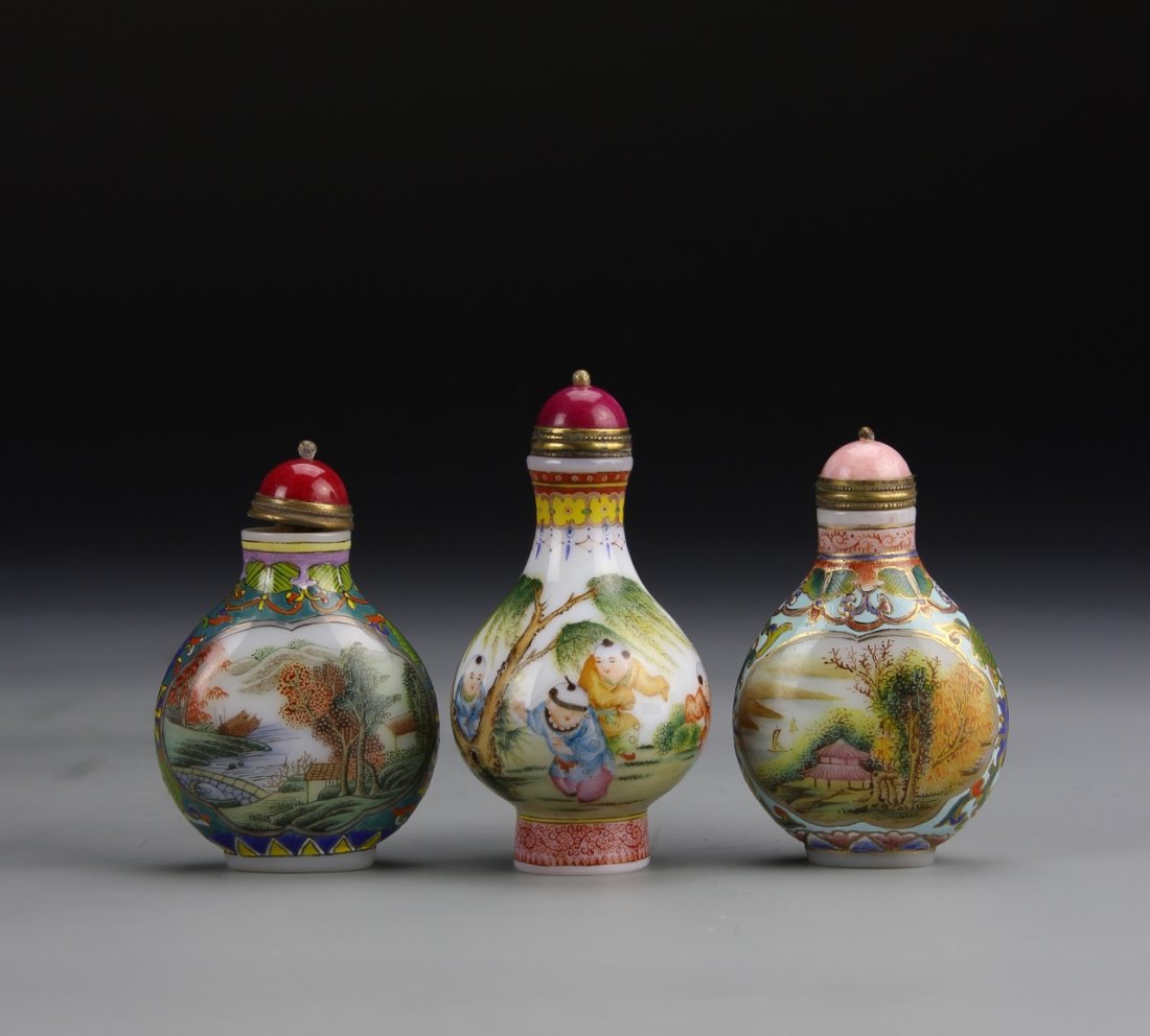 Three Chinese Peking Glass Snuff Bottles (1 of 4)
