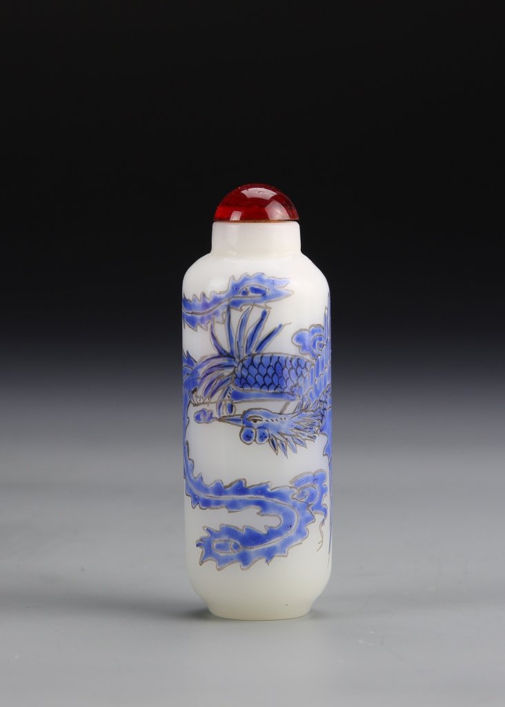Chinese Peking Glass Snuff Bottle (1 of 3)