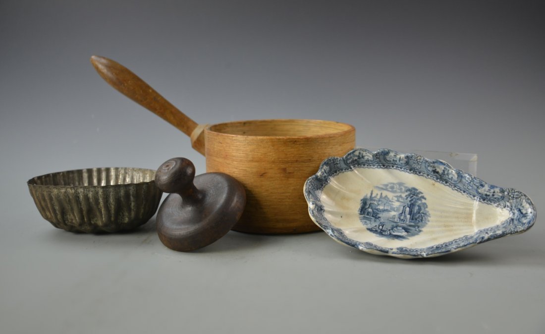 Four Piece Set of Butter Pat Ware and Shaker (1 of 3)