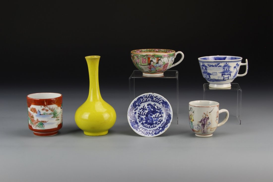 Six Chinese Porcelain Items (1 of 6)