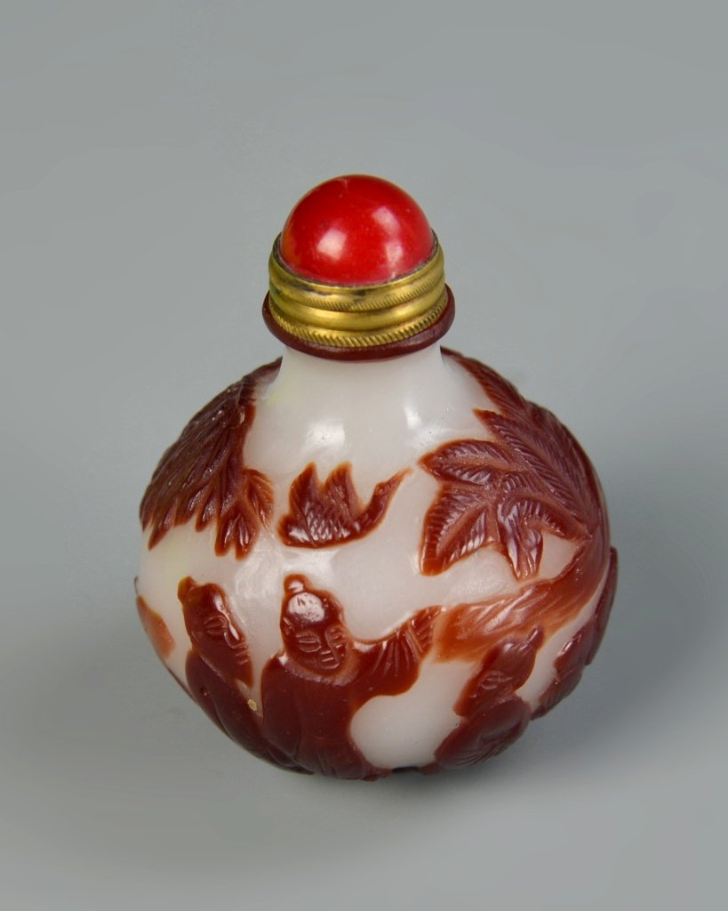 Chinese Peking Glass Snuff Bottle (1 of 3)