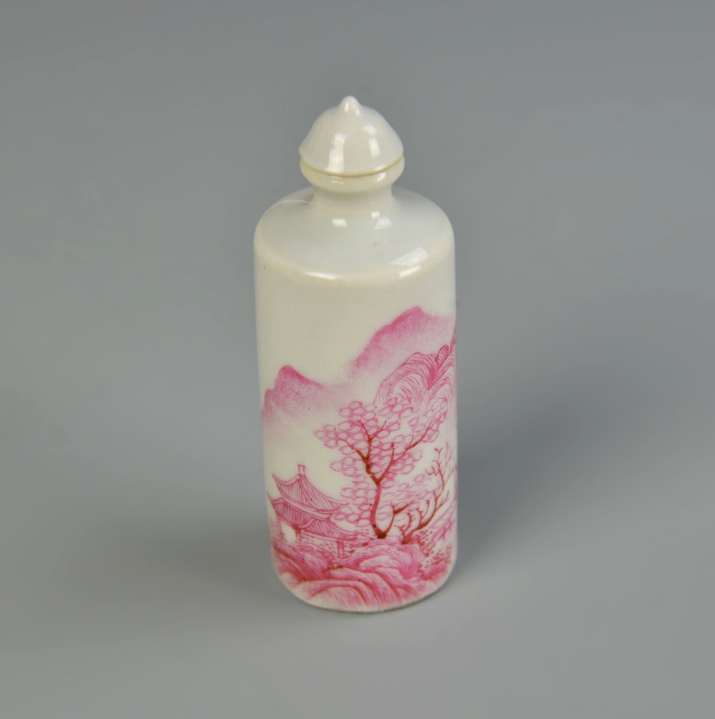 Chinese Famille Rose Snuff Bottle (1 of 4)