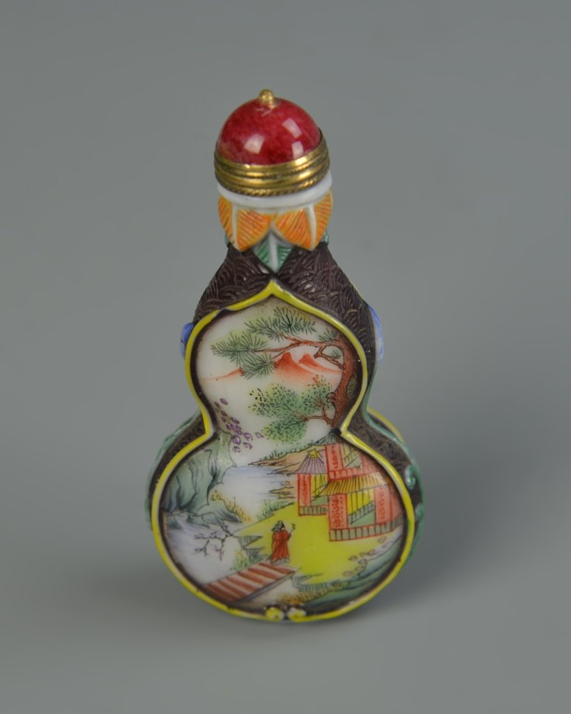 Chinese Enamel Peking Glass Snuff Bottle (1 of 3)