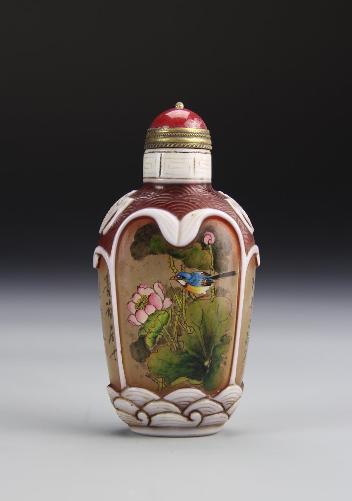 Chinese Peking Glass Snuff Bottle (1 of 4)