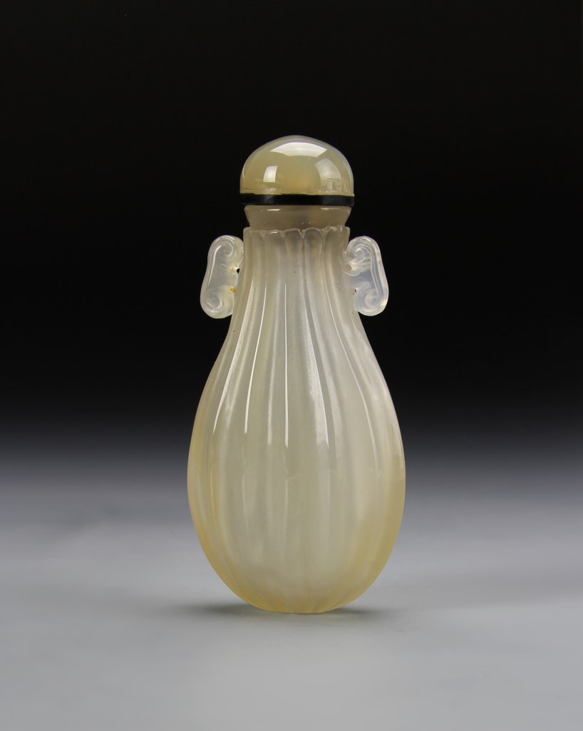 Chinese Agate Snuff Bottle (1 of 3)