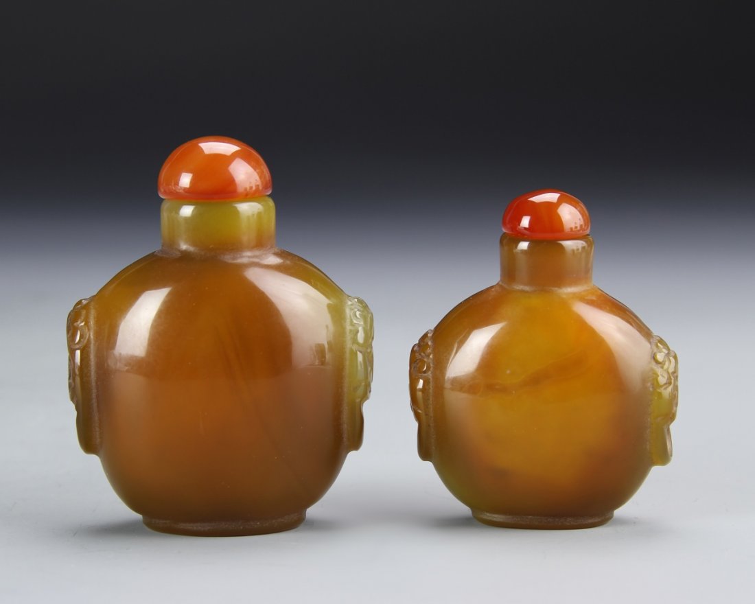 Two Chinese Agate Snuff Bottles (1 of 3)