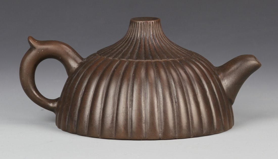 Chinese Yixing Teapot (1 of 2)