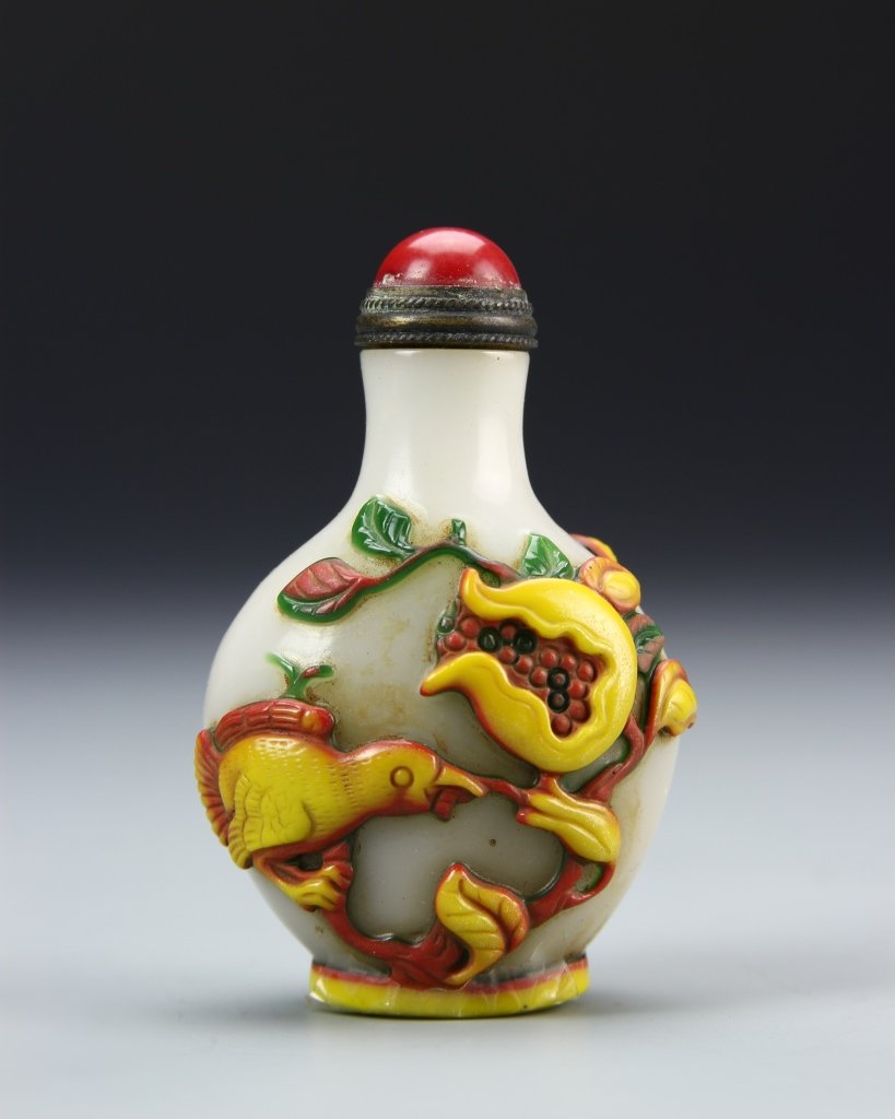 Chinese Peking Snuff Bottle (1 of 4)
