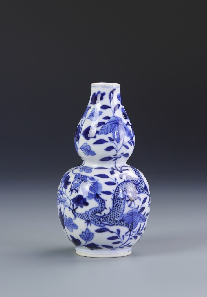 Chinese Blue and White Gourd Vase (1 of 6)
