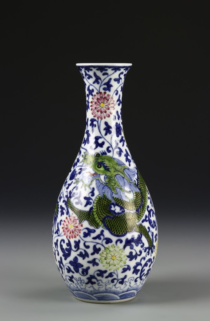 Chinese Wucai Dragon Vase (1 of 6)