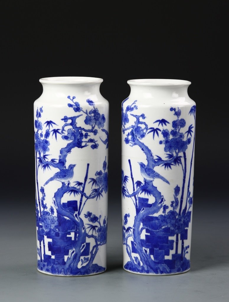 Pair of Chinese Blue and White Vases (1 of 6)