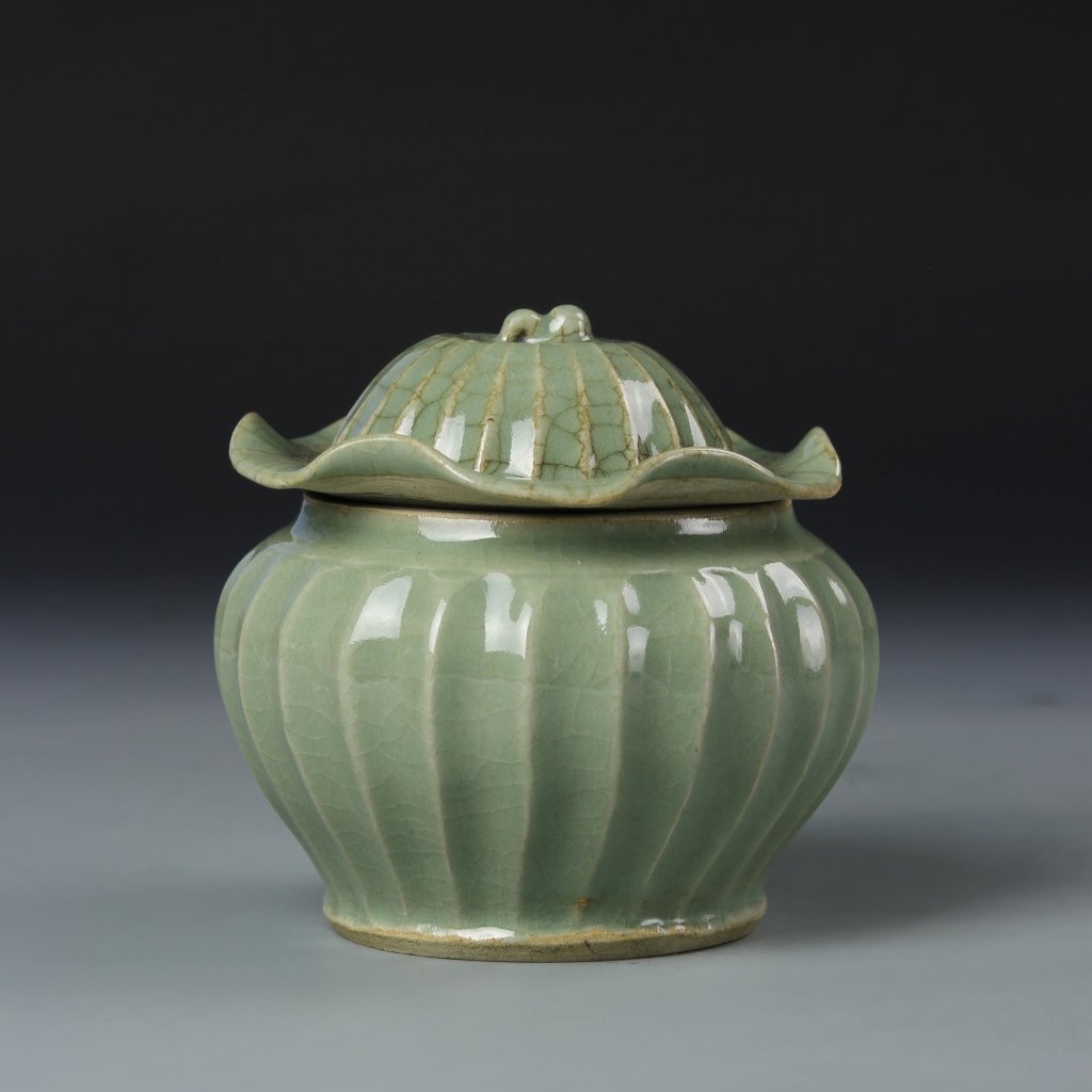 Chinese Lungquan Yao Jar with Cover (1 of 6)