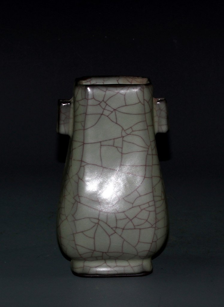 Chinese Ge Yao Vase (1 of 4)