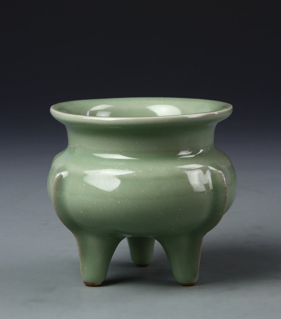 Chinese Lungquan Tripod Censor (1 of 6)