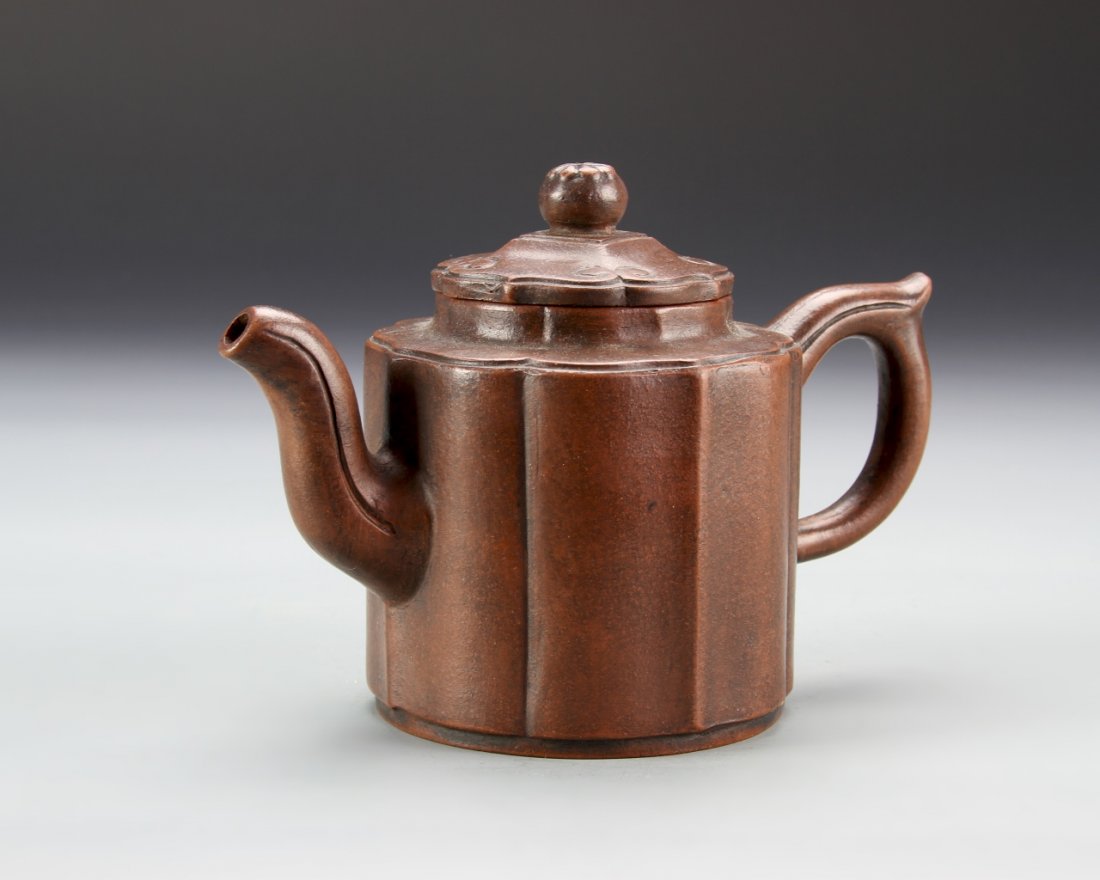 Chinese Yixing Zisha Teapot (1 of 4)